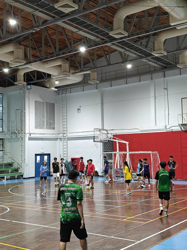 A group of people in a gym AI-generated content may be incorrect.