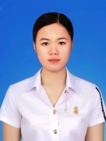 A person in a white shirt Description automatically generated