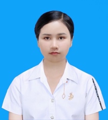 A person in a white shirt Description automatically generated