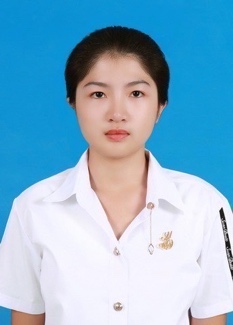 A person in a white shirt Description automatically generated