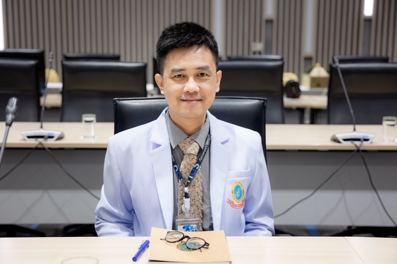 A person sitting at a desk Description automatically generated