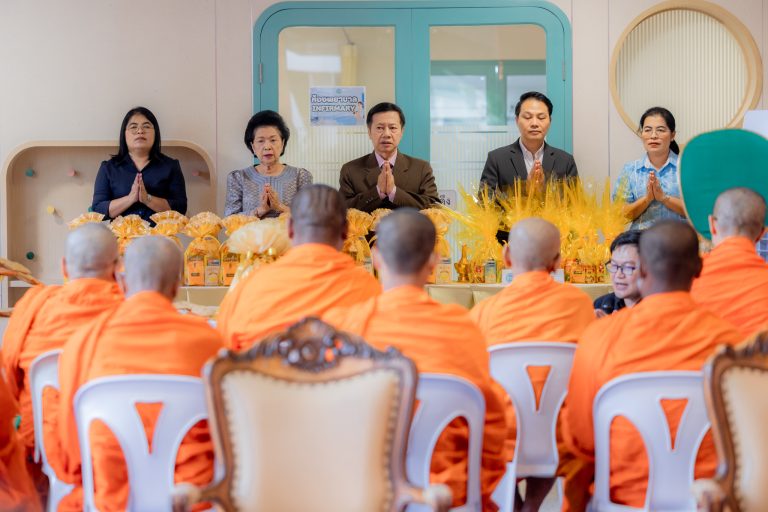 พิธีตักบาตรและถวายภัตตาหารเนื่องใน “วันคุณยายละออ” ณ โรงเรียนสาธิตละอออุทิศ