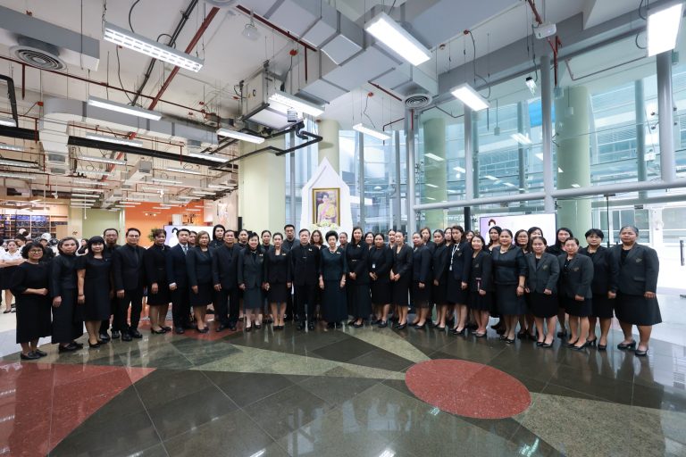 มหาวิทยาลัยสวนดุสิต จัดพิธีถวายความอาลัย สมเด็จพระนางเจ้าสิริกิติ์ พระบรมราชินีนาถ พระบรมราชชนนีพันปีหลวง