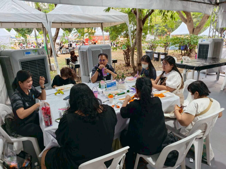 กองพัฒนานักศึกษา ให้บริการวิชาการกิจกรรม “อบรมศิลปประดิษฐ์ ในงานกาชาด ประจำปี ๒๕๖๘” ณ สวนลุมพินี