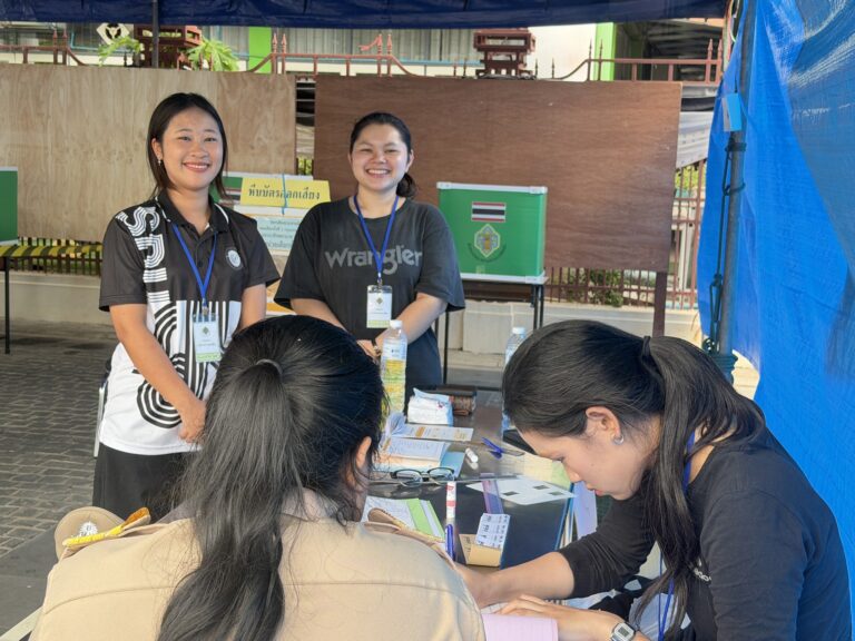 นักศึกษาสวนดุสิตร่วมปฏิบัติงานคณะกรรมการประจำหน่วยเลือกตั้ง