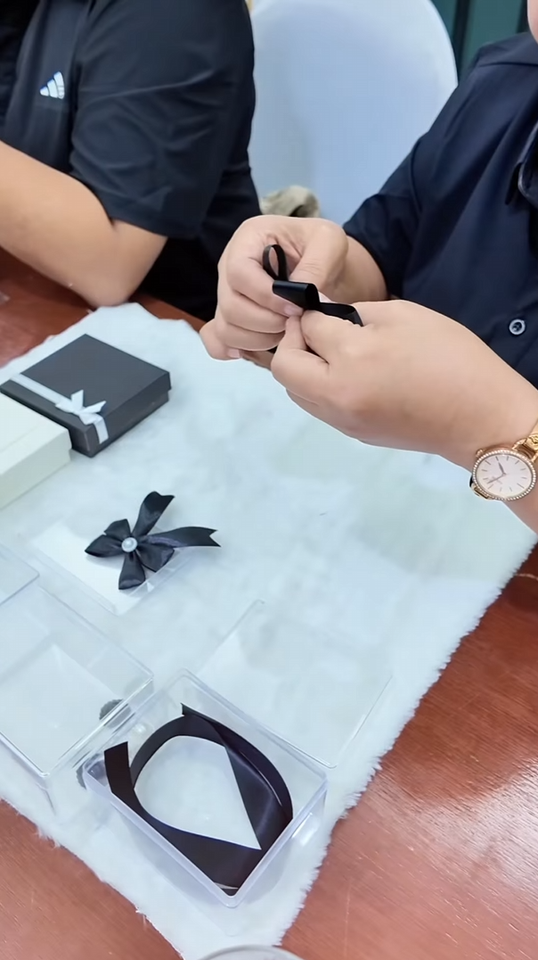 สวนดุสิตบริการวิชาการ: จัดกิจกรรม “ทำโบว์สีดำ” เสริมทักษะชมรมแม่บ้าน พล.ปตอ. สาขา ปตอ.๒