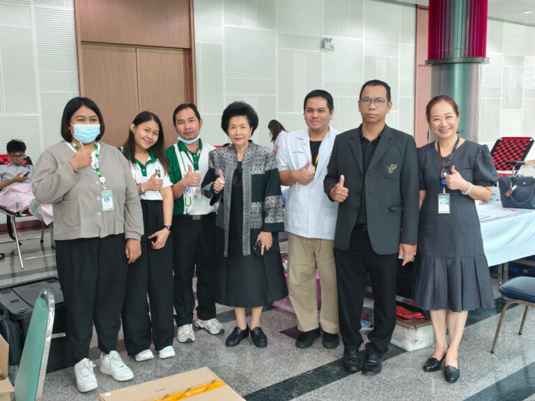 รองอธิการบดีฝ่ายกิจการนักศึกษาให้กำลังใจผู้ร่วมบริจาคโลหิต ประจำปี ๒๕๖๙