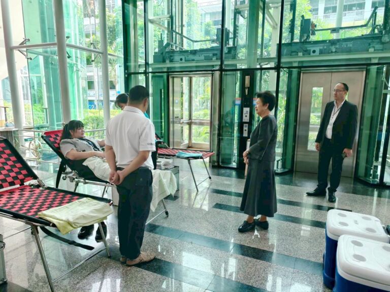 รองอธิการบดีฝ่ายกิจการนักศึกษาให้กำลังใจผู้ร่วมบริจาคโลหิต ประจำปี ๒๕๖๙